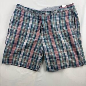 Vineyard Vine’s Men’s Plaid Cotton Shorts in Pink and Green